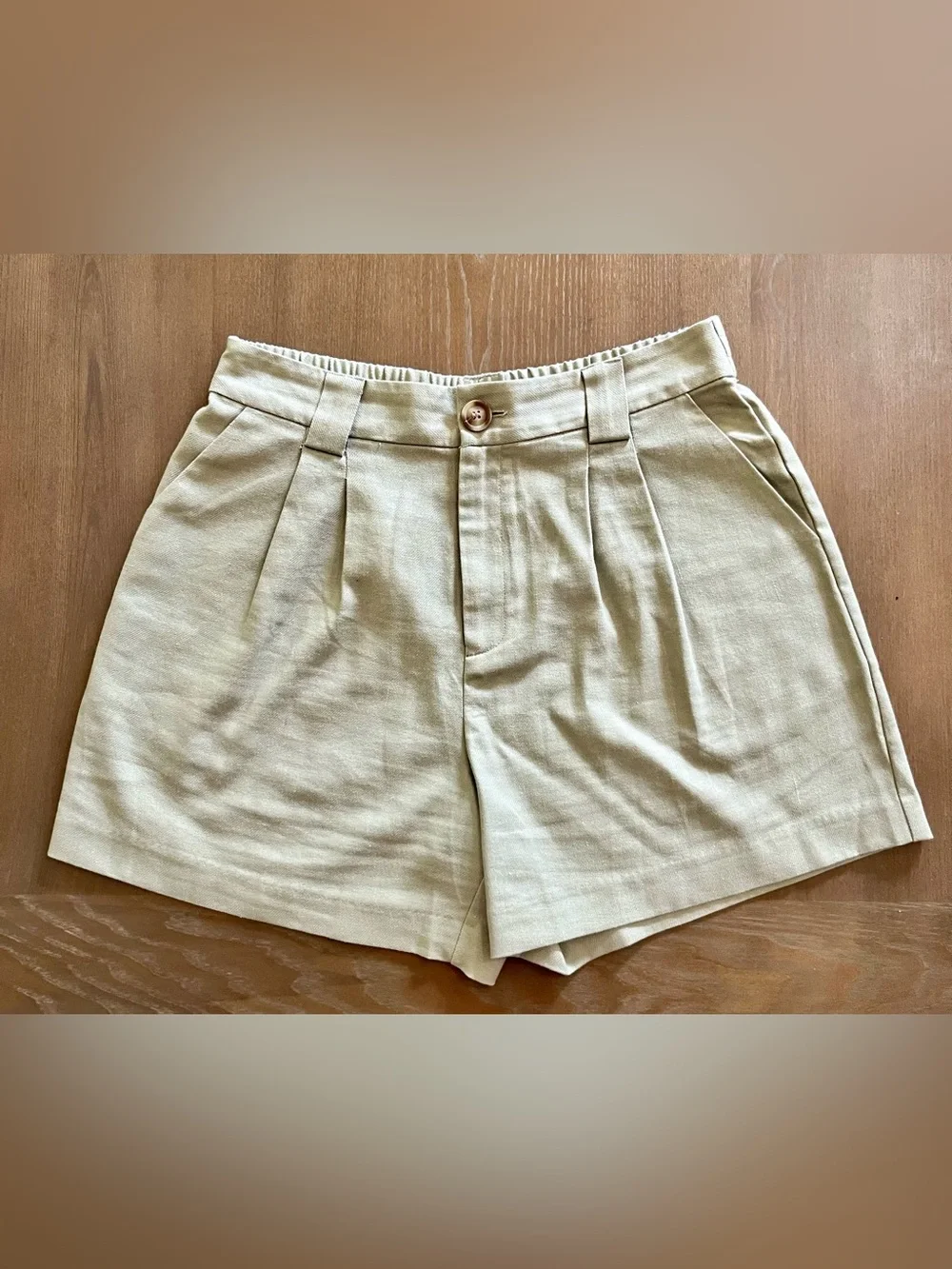 NWT Becool Light Sage Green Pleated Shorts - Women’s Size Large - Picture 2 of 8